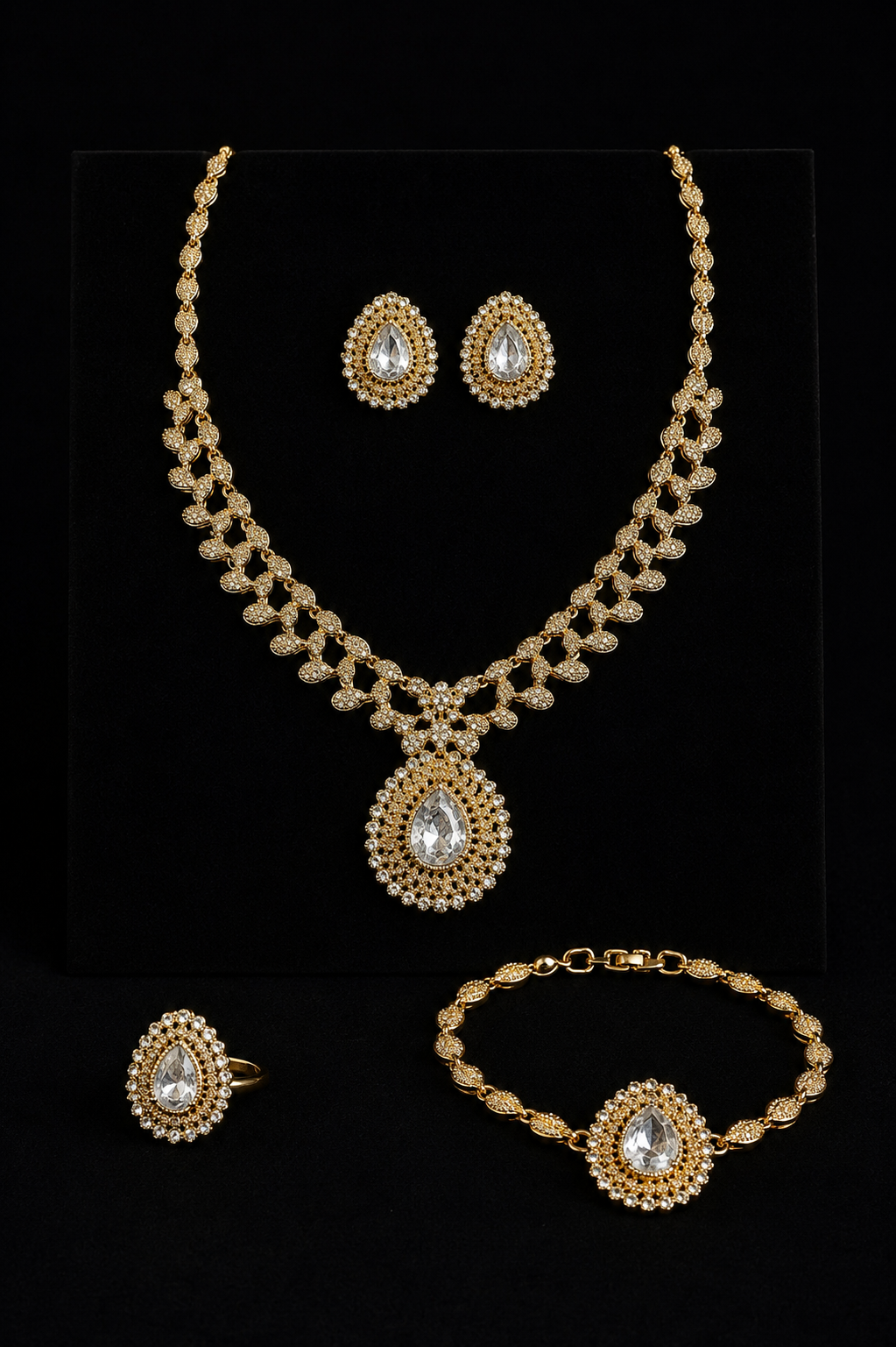 Parure Goutte Impériale Dorée 4 Pièces – Collier, Bracelet, Boucles d'Oreilles & Bague