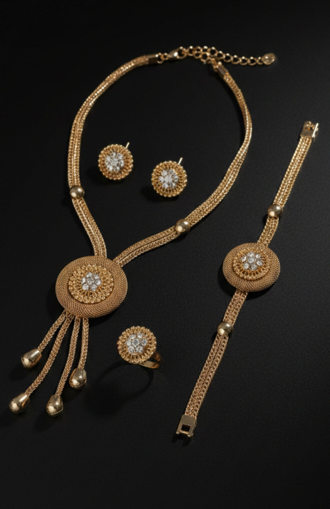 Parure Royale Dorée 4 Pièces – Collier, Bracelet, Boucles d'Oreilles & Bague